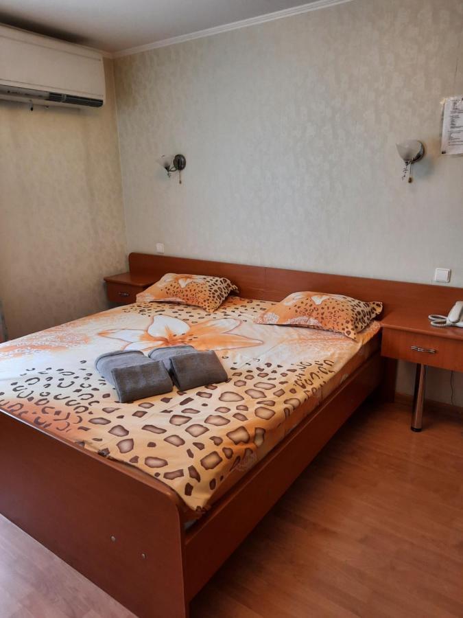 Hotel Duets